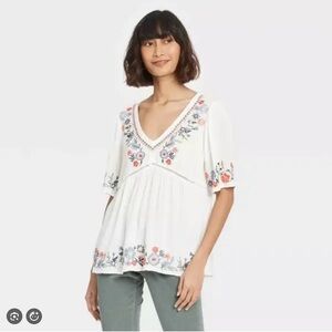 Floral Embroidered Boho White Short Sleeve Peasant Top Knox Rose M
